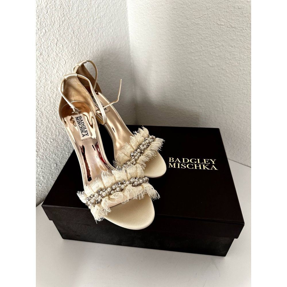 Badgley Mischka Ivory Satin  Rhinestone Lace Fleur Bridal Heels 8.5
